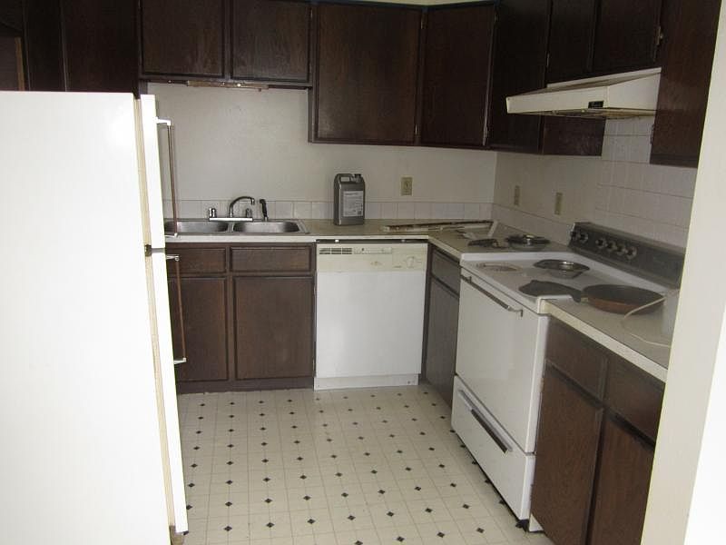 2nd image of 87 Woodland Rd APT 5