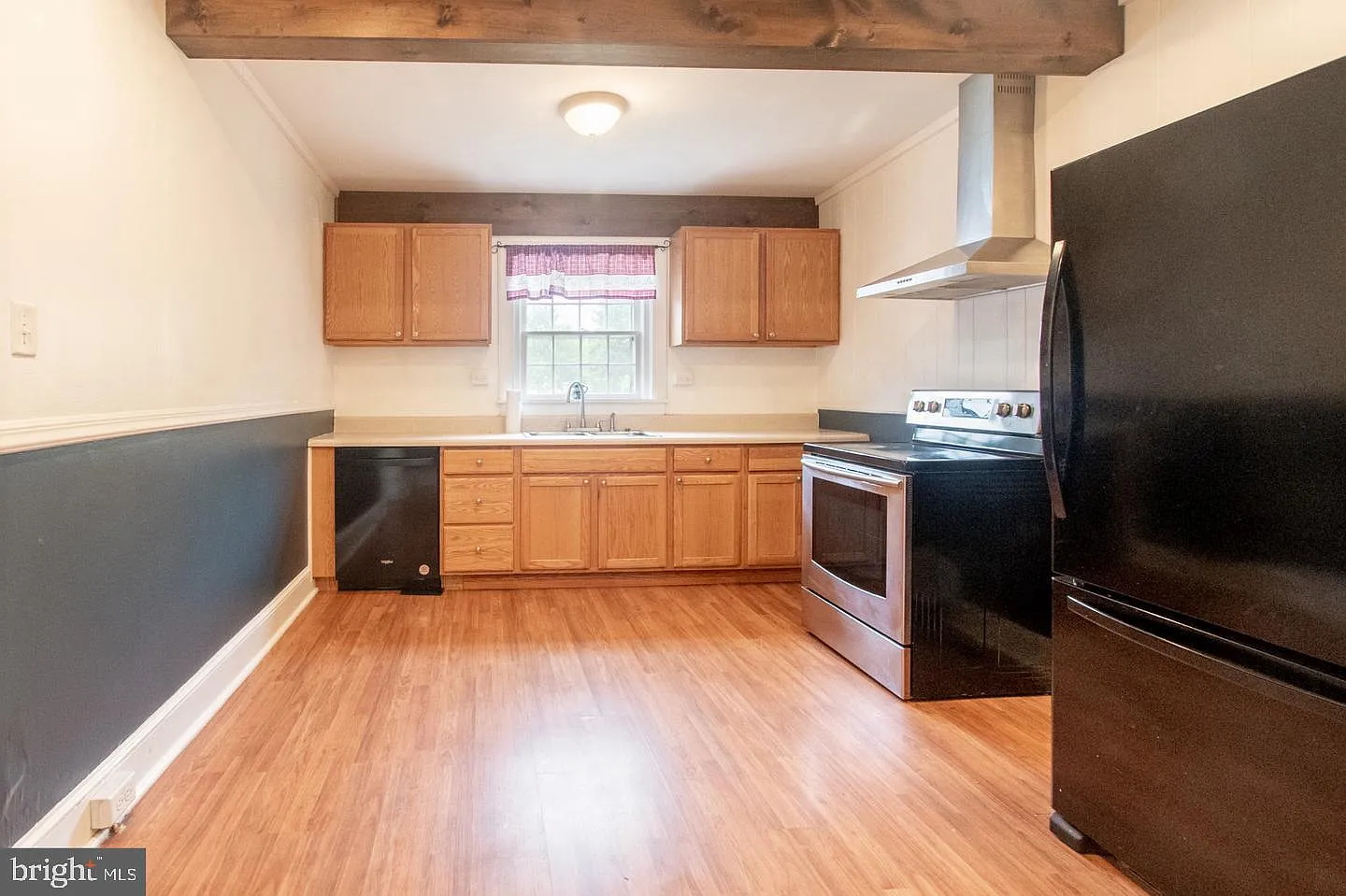 3 bed, 1.5 bath, 1700 sqft, $2,500 — Photo 4