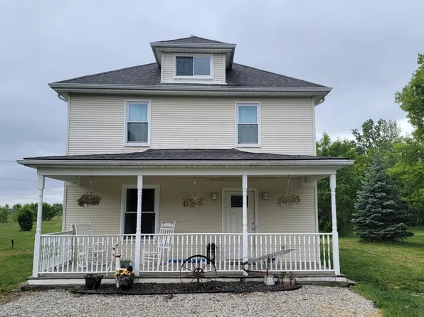 10211 Hill Rd, Wales, MI 48027