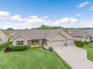 1047 Chapel Hill Cir, Green Bay, WI 54313