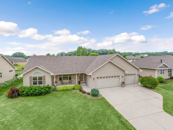 1047 Chapel Hill Cir, Green Bay, WI 54313
