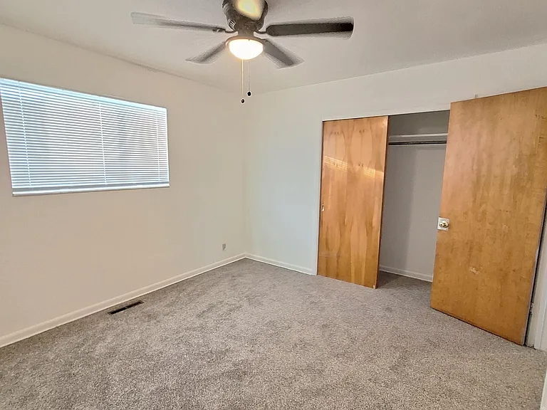305 W Utah Ave — Photo 9