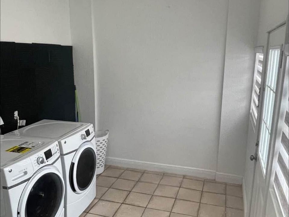 1st image of 1315 W Alicia Ave