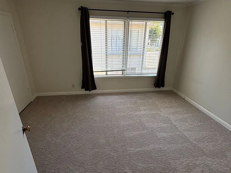 1031 Noel Dr — Photo 10