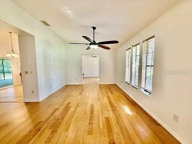 860 N Kansas Ave — Photo 2