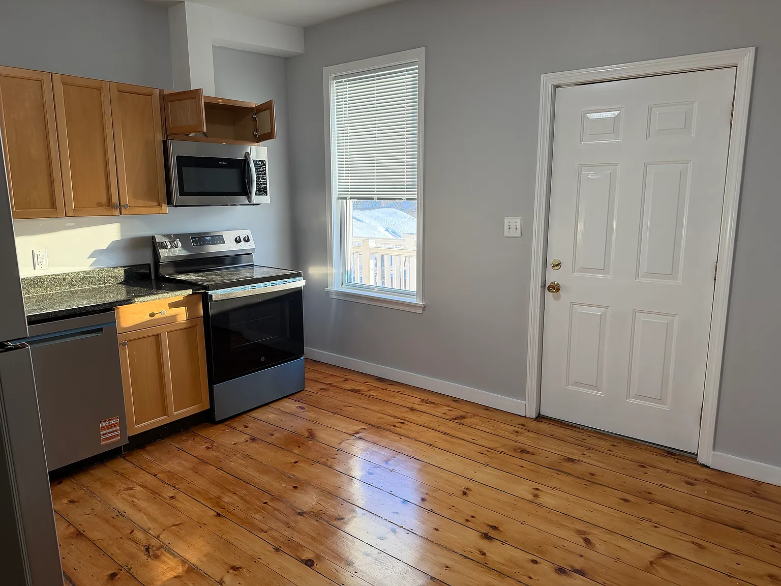 3 bed, 960 sqft, $3,000 — Photo 3