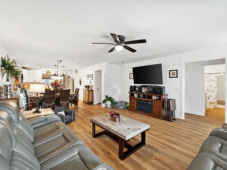 526 Camellia Ave — Photo 12
