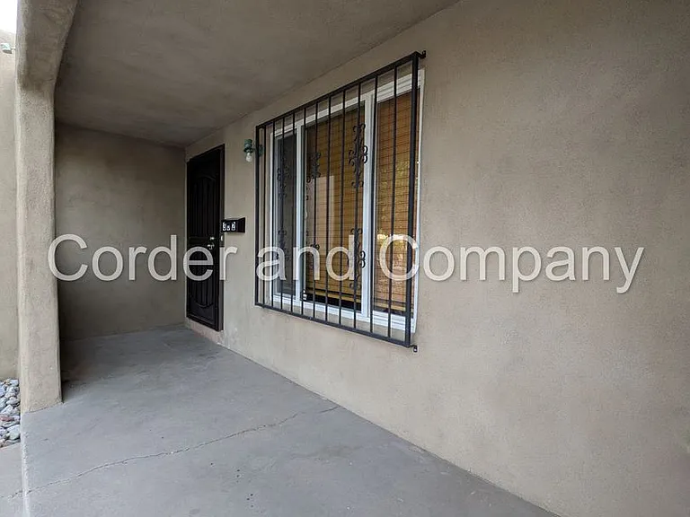 302 Valencia Dr NE — Photo 4