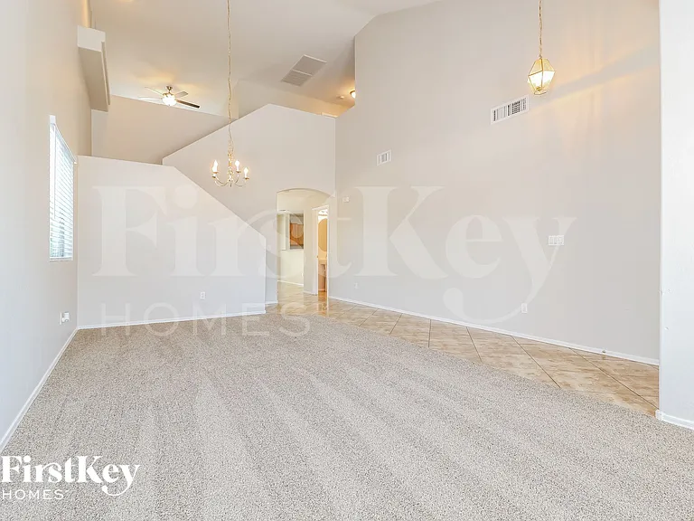 3256 W Huntington Dr — Photo 4