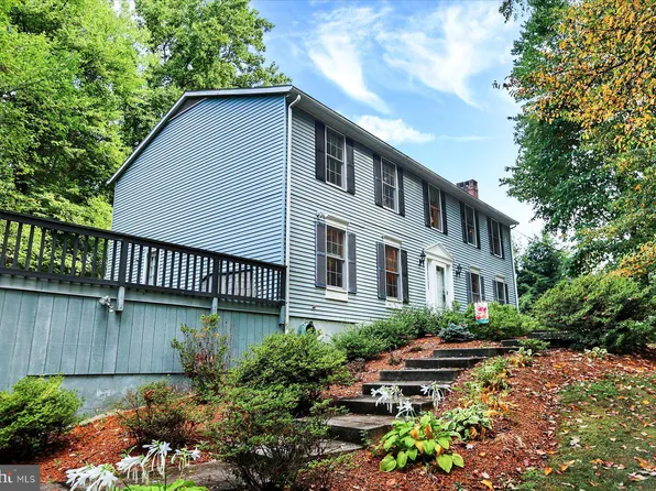 883 Stauffers Church Rd, Palmyra, PA 17078