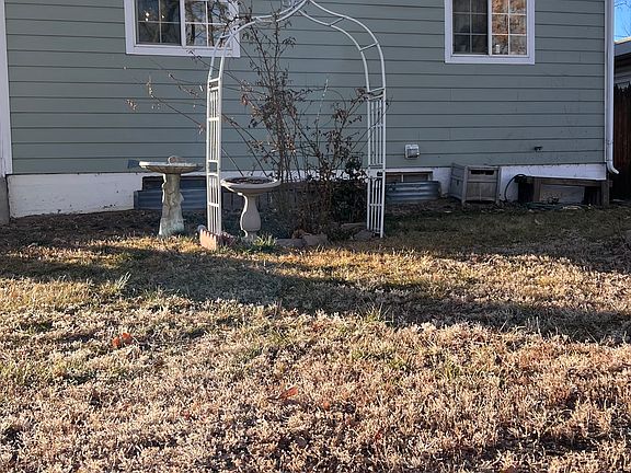 Nice side yard for summer relaxation. Big shady tree and nice grassy area.