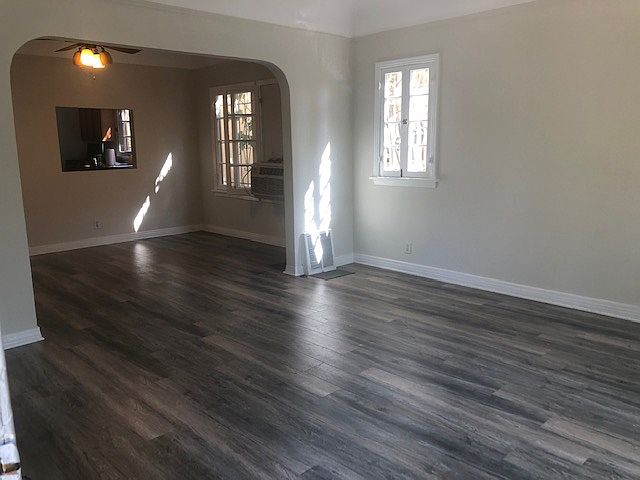 LIVING AND DINING ROOM WITH POASS THROUGH TO KITCHEN