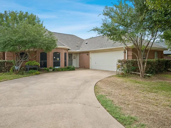 8920 Ashcraft Dr, North Richland Hills, TX 76182