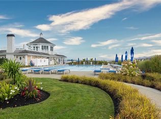 44 Wimbledon Cir, Portsmouth, RI 02871