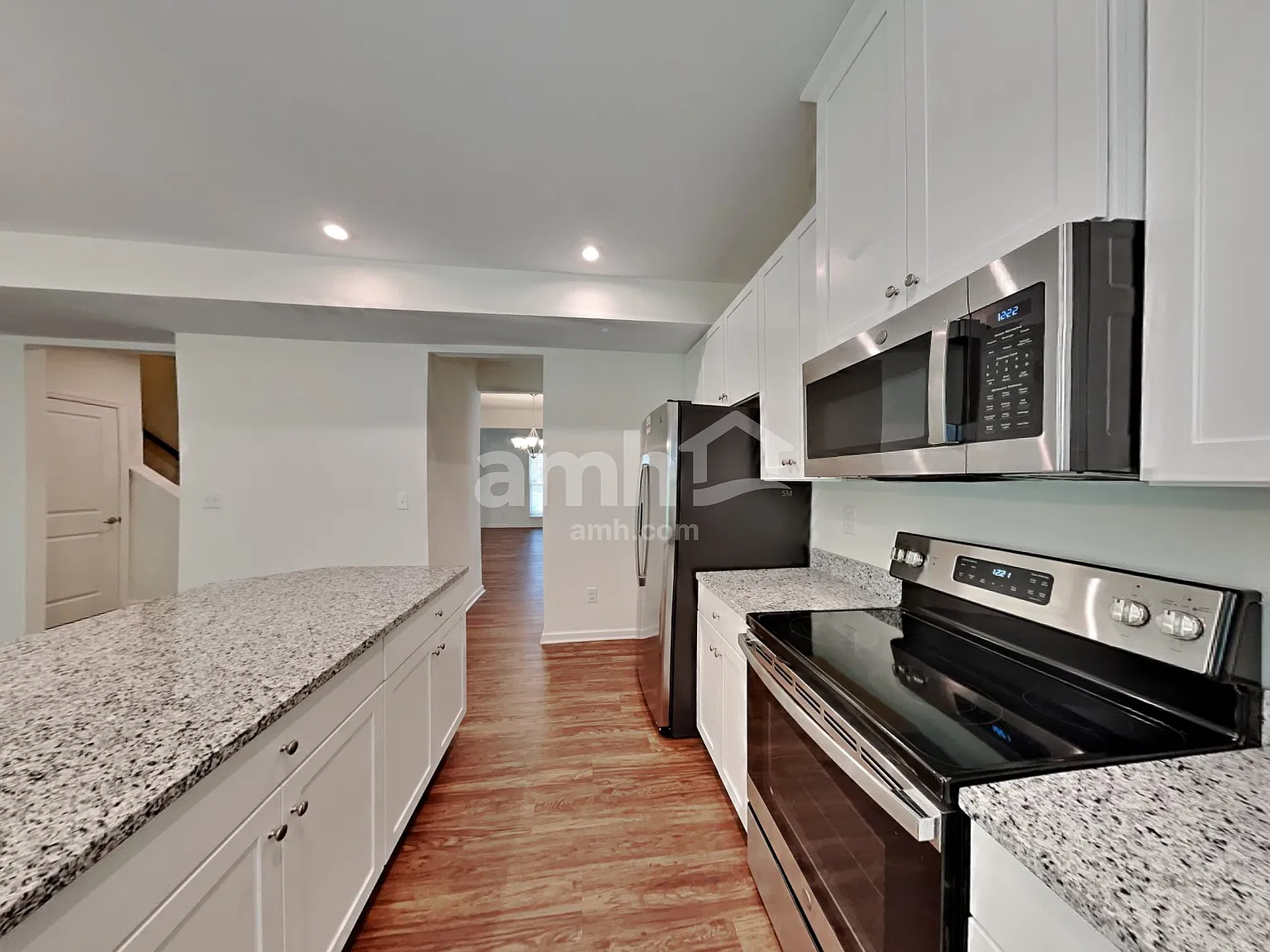 5 bed, 2.5 bath, 3060 sqft, $2,845 — Photo 4