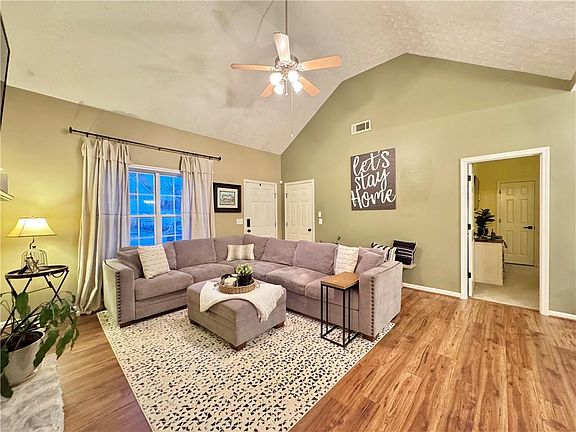 5th image of 802 Hampton Way