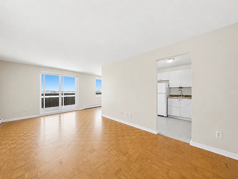 33 Dawson Rd — Photo 2