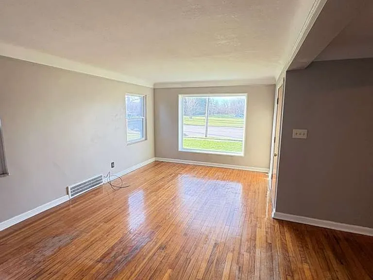 18015 Harvard Ave — Photo 2