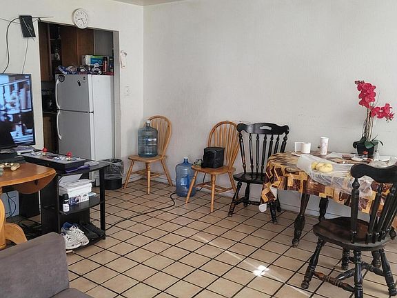 5th image of 619 E Houston Avenue