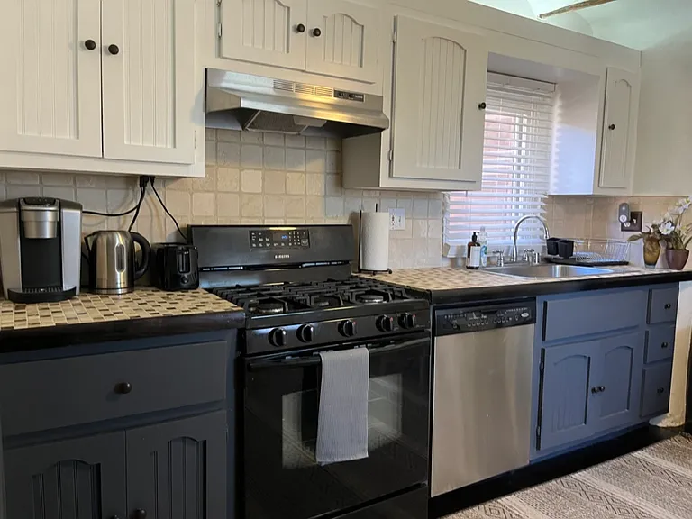 Full Kitchen.