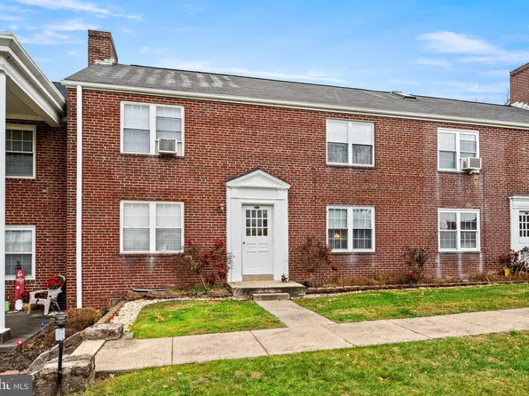 200 Maplewood Dr APT D7, Pottstown, PA 19464