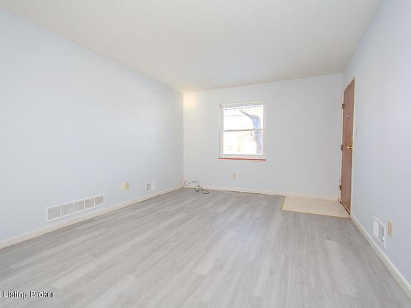 3rd image of 3204 Fordhaven Rd