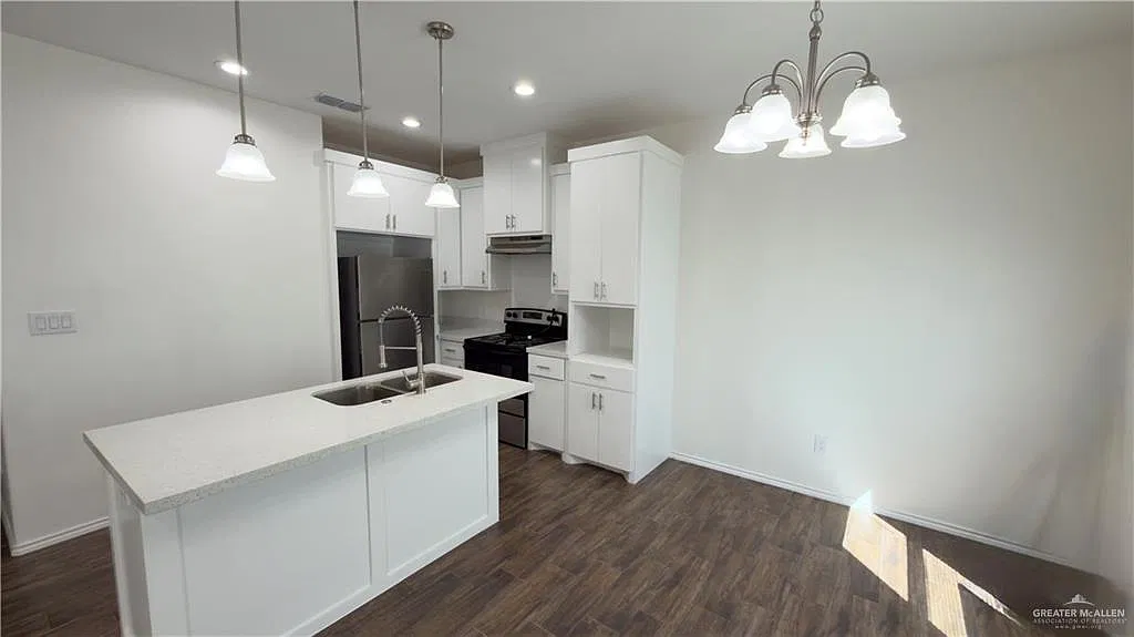2226 Summit Rd — Photo 3