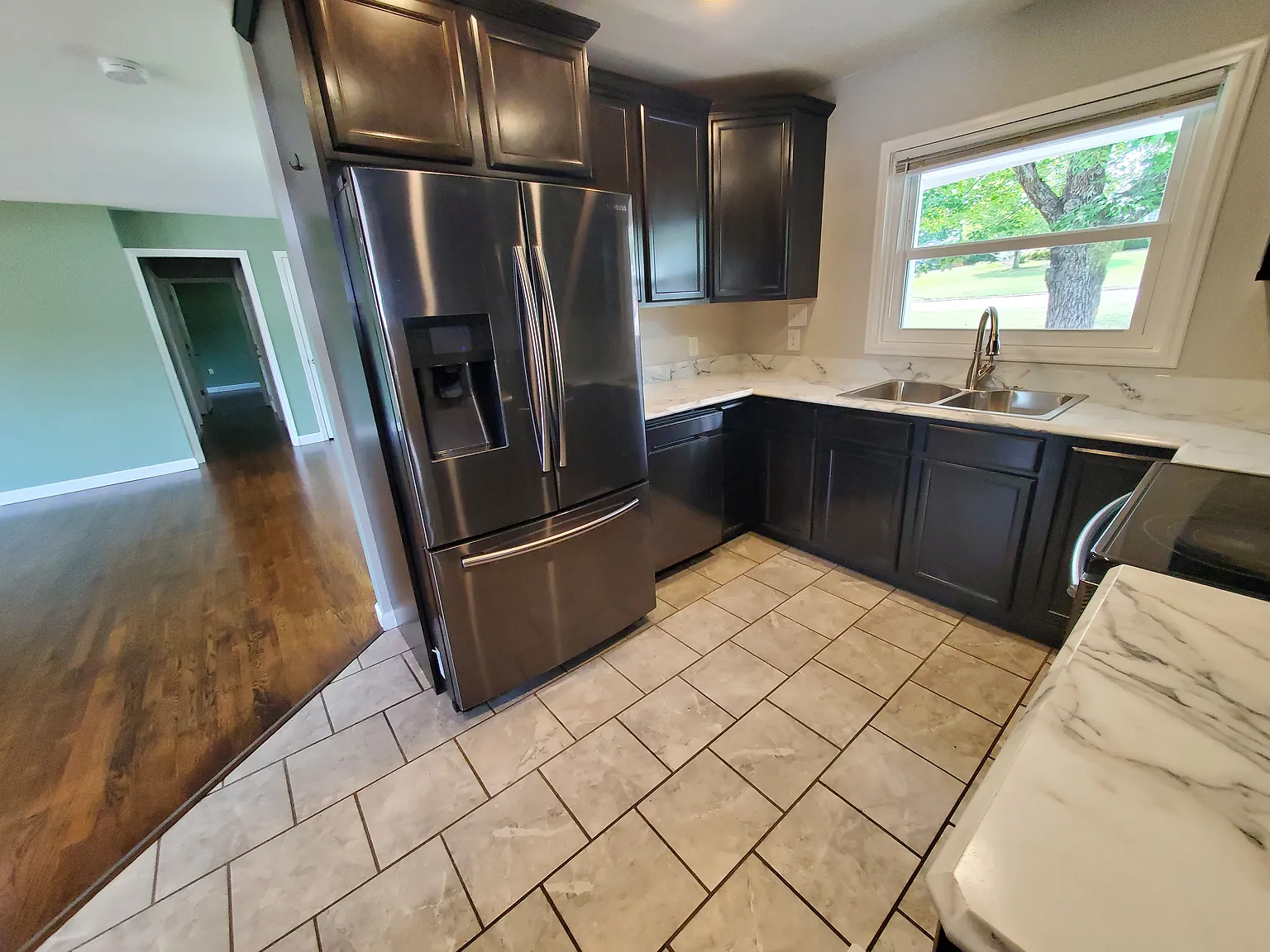 3 bed, 1353 sqft, $2,150 — Photo 3