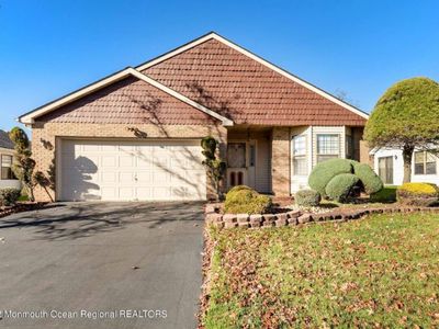 8 Peasley Dr, Marlboro, NJ, 07746