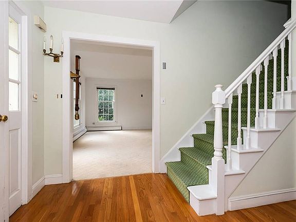3rd image of 17 Matinecock Ln