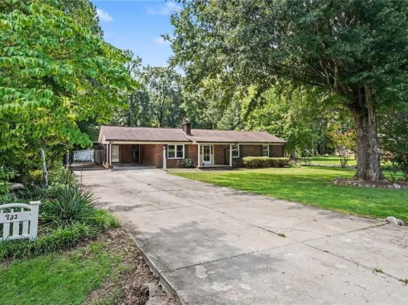 132 Cedarwood Dr, Eden, NC 27288