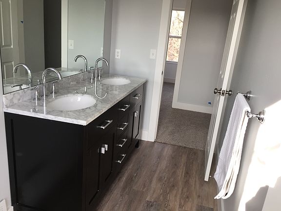 4th image of 550 Cass Ave SE