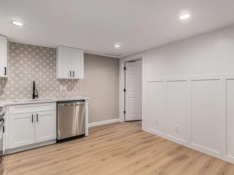 6665 Knox Ct — Photo 7