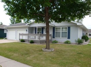 828 Great Plains Ct, Grand Forks, ND 58201