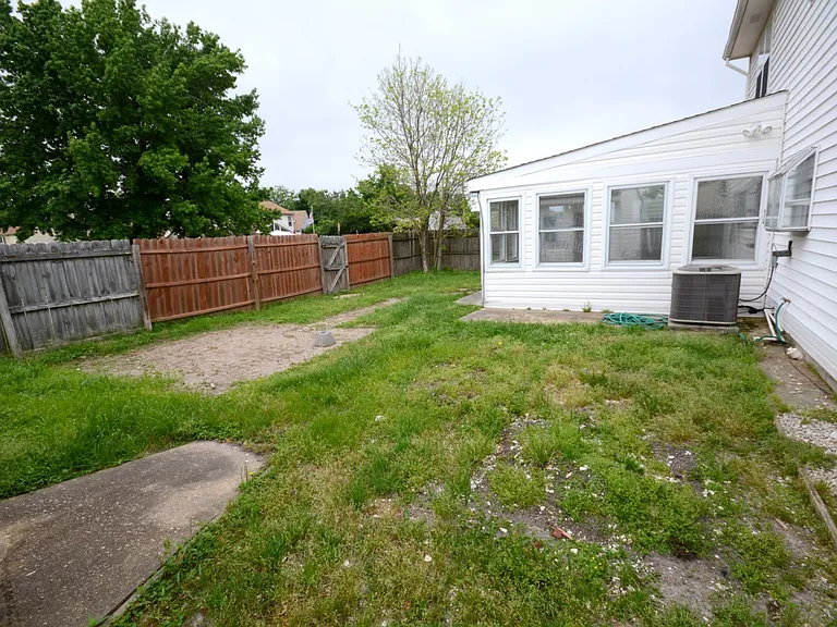 1217 Reardon Cir — Photo 52