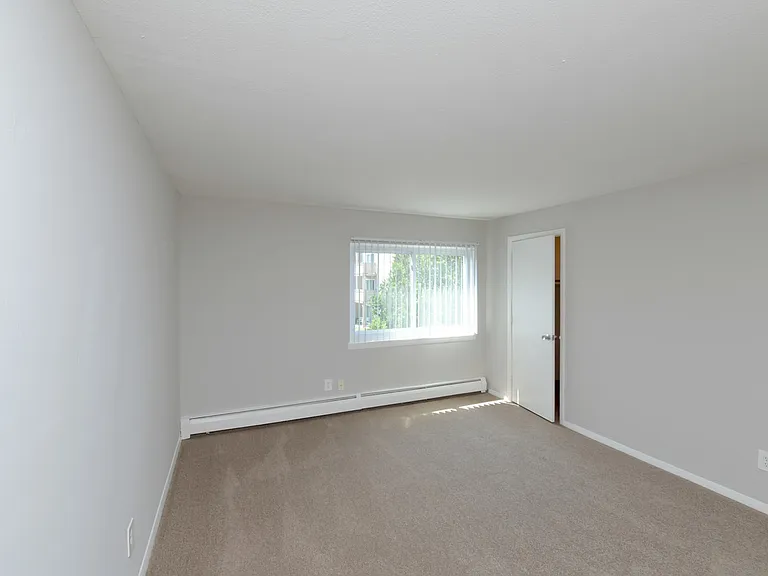 Bayside Country Club Apartments — Photo 54