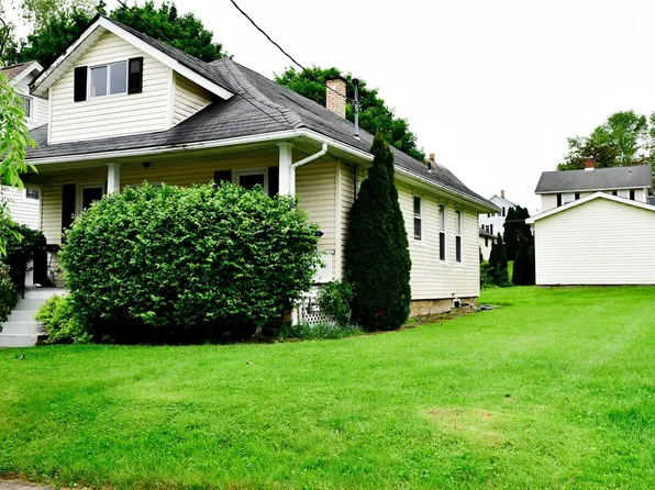 134 Garden Ave, Grove City, PA 16127