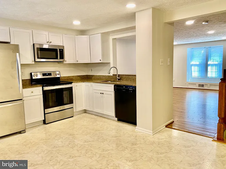 610 Coral Reef Dr — Photo 11