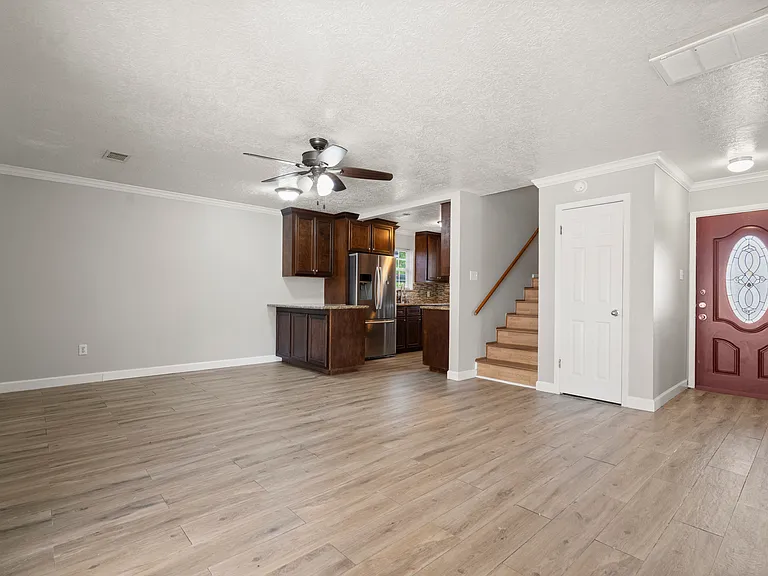 907 Northbend Dr — Photo 6