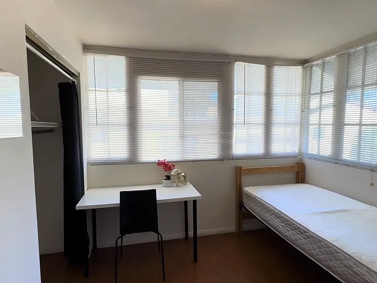 1142 W 37th Pl — Photo 22
