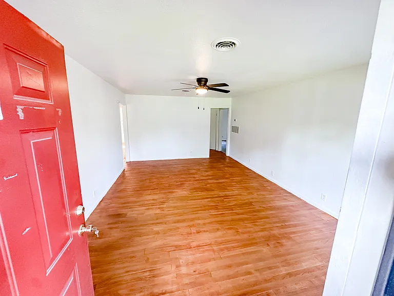 208 Bagin St — Photo 2