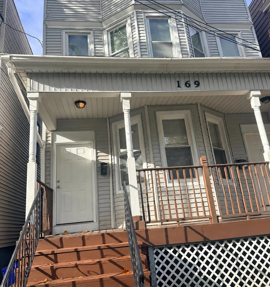 3 bed, 1.0 bath, $2,400 — Photo 1