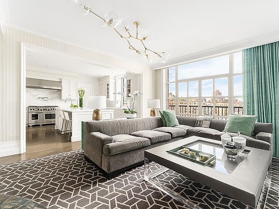 5th image of 135 E 79th St Unit Penthouse 17e