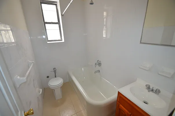 Rented by CITY SKYLINE REALTY INC | media 9