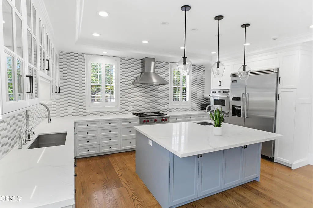 5 bed, 6.0 bath, 4282 sqft, $10,000 — Photo 4