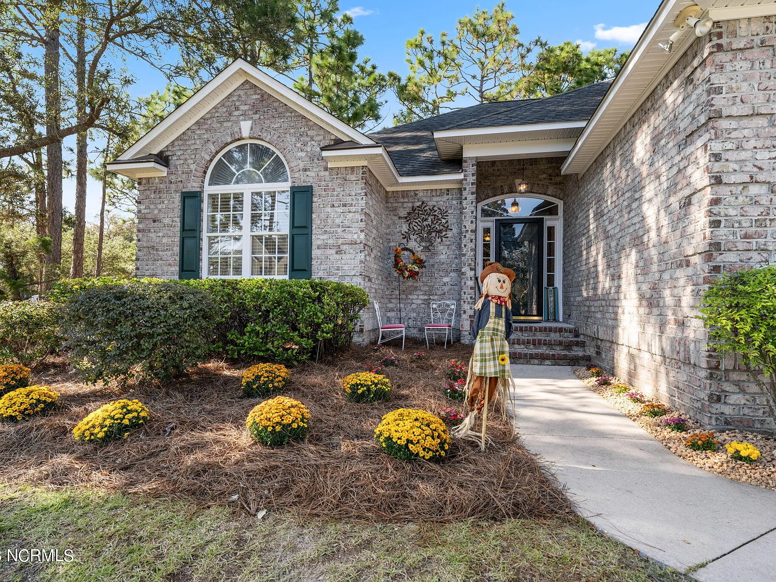 4 bed, 3.0 bath, 1950 sqft, $2,625 — Photo 3