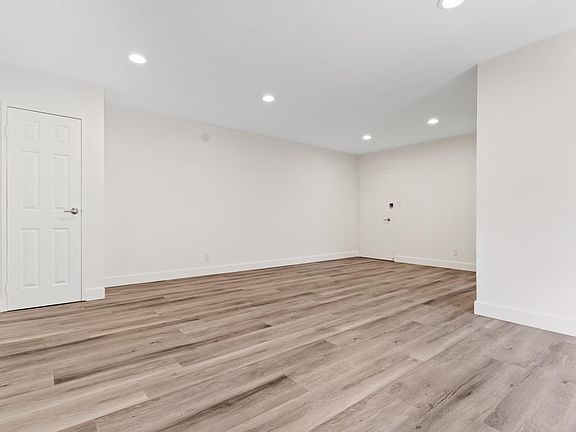 4th image of 914 Rich Ave #10