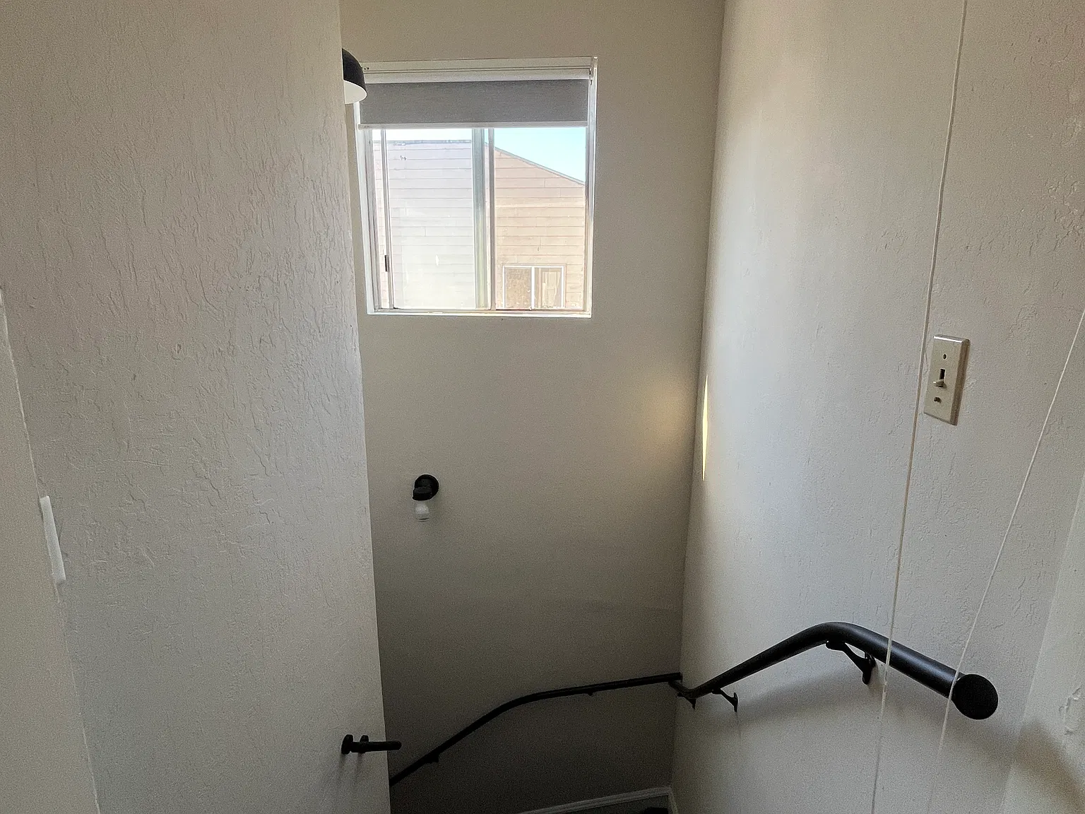 2 bed, 890 sqft, $2,650 — Photo 2