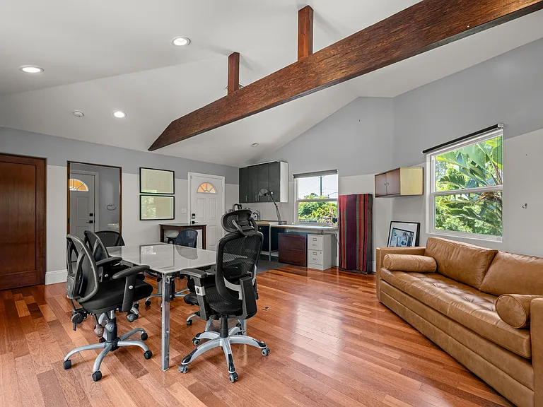 8302 S Sepulveda Blvd — Photo 17