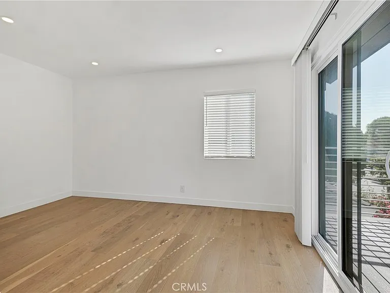 7841 W 83rd St — Photo 29